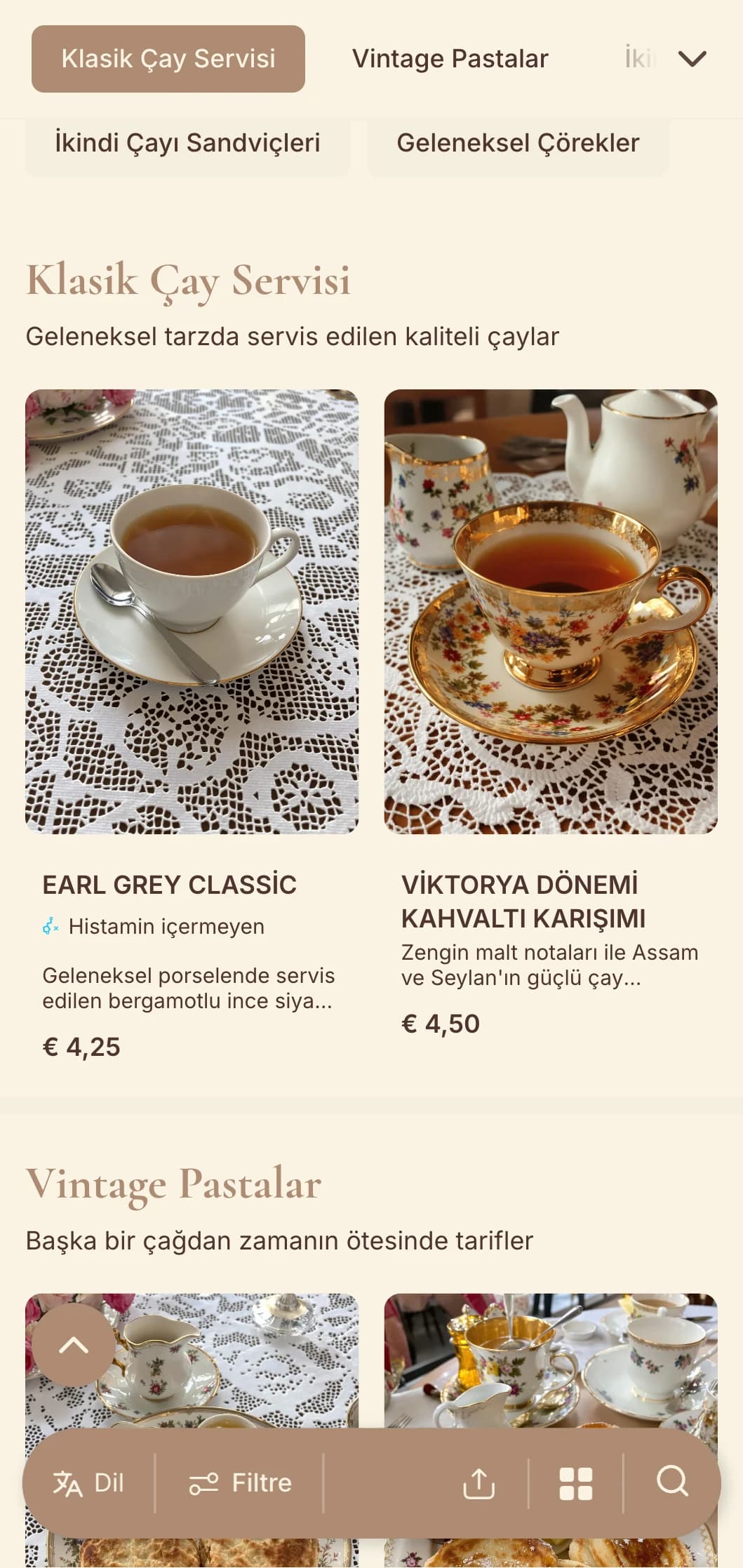 Geleneksel çay salonları ve pastaneler için narin unsurlar içeren zarif vintage tasarım.