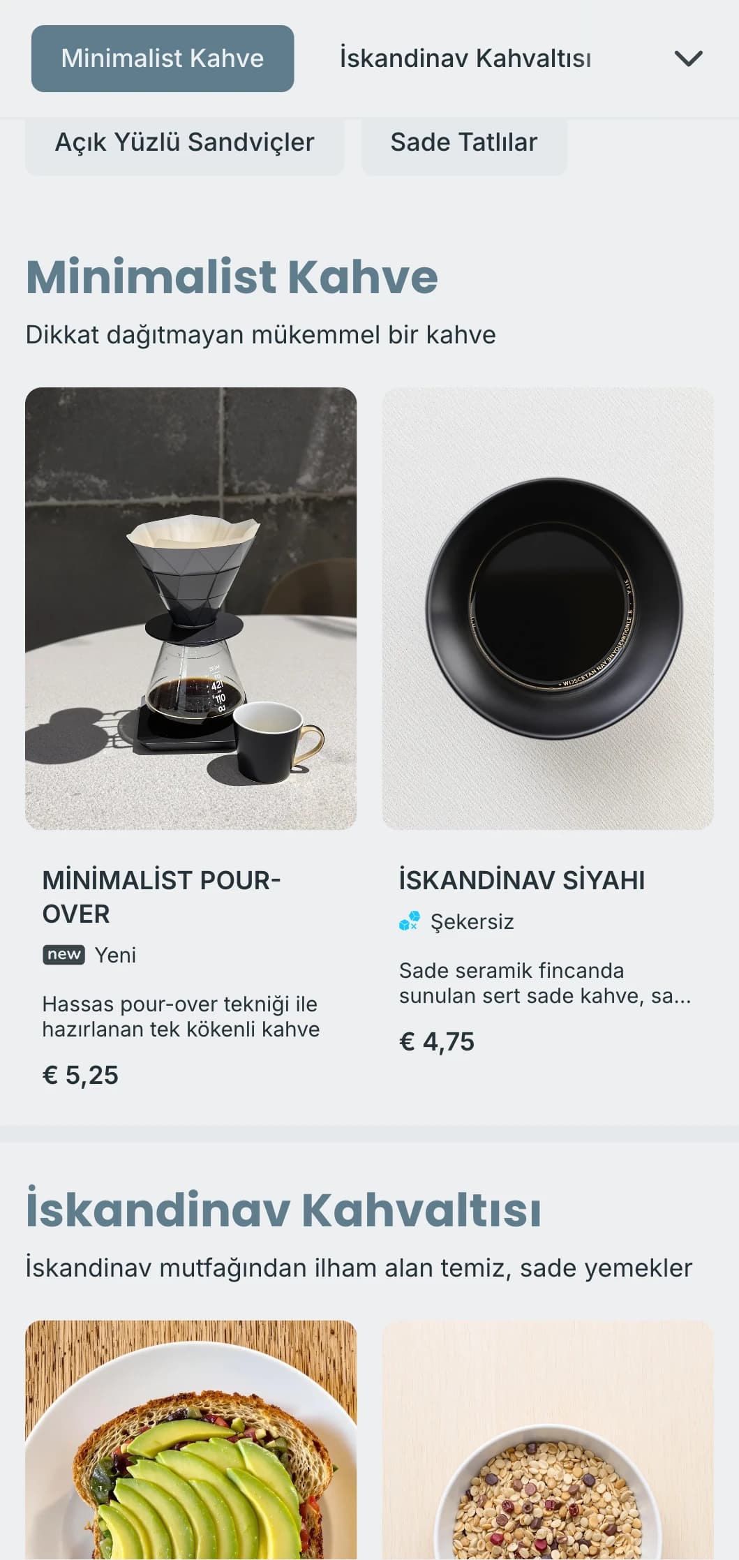 Modern minimalist kafeler için soğuk mavi tonlarıyla İskandinav esintili temiz tasarım.